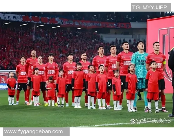 绿球衣足球的魅力与激情探秘：从场上表现到球迷文化的深度解析